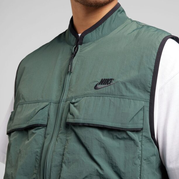 Cumpăra Nike Sportswear Vestă  verde smarald / negru