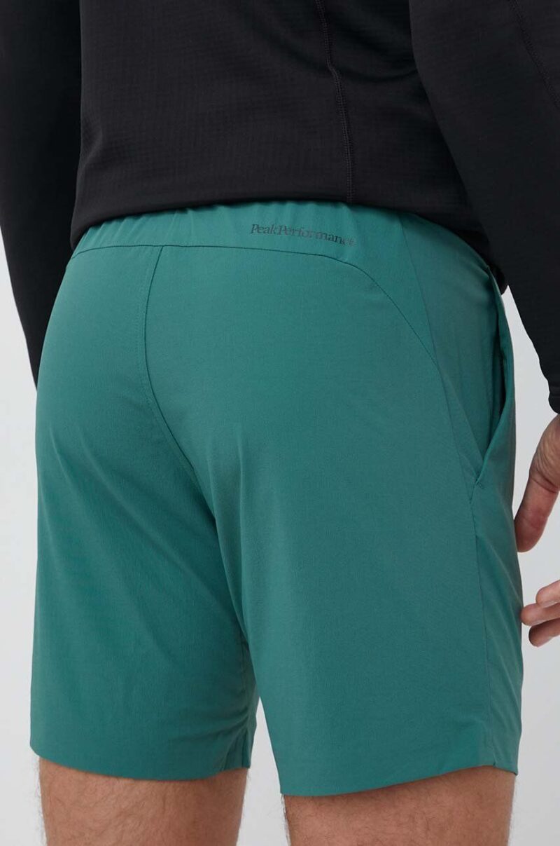 Peak Performance pantaloni scurți outdoor Vislight Light culoarea verde preţ