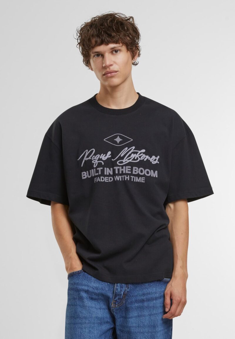 Preţ Pequs Tricou 'Built in the Boom'  gri / negru