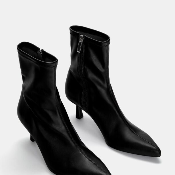 Preţ Pull&Bear Botine  negru