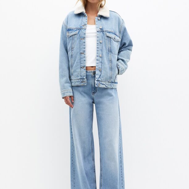 Cumpăra Pull&Bear Geacă de primăvară-toamnă  albastru denim / alb