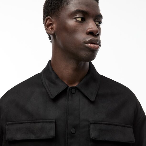 Cumpăra Pull&Bear Geacă de primăvară-toamnă  negru