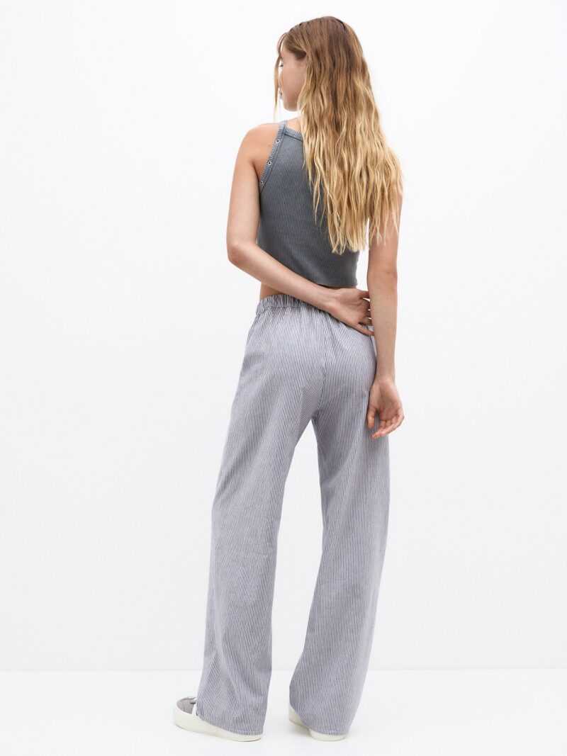 Pull&Bear Pantaloni  albastru marin / alb preţ