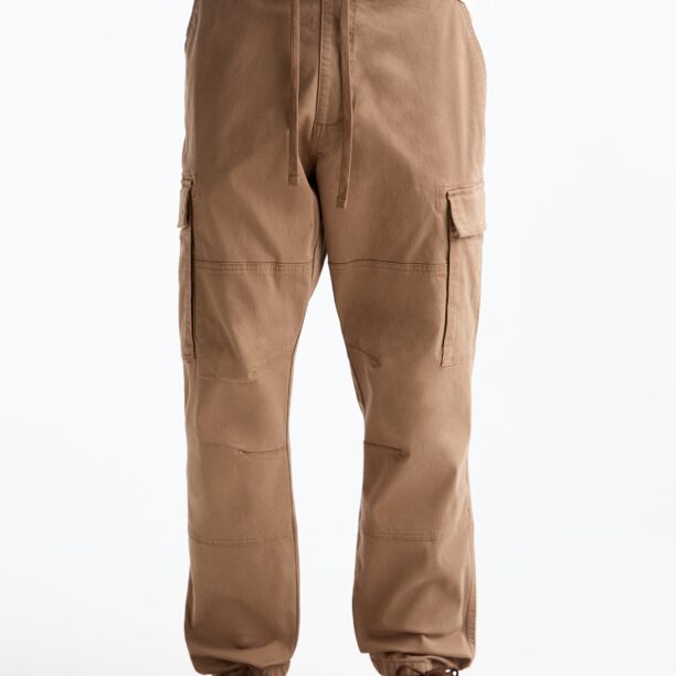 Pull&Bear Pantaloni cu buzunare  maro mokka