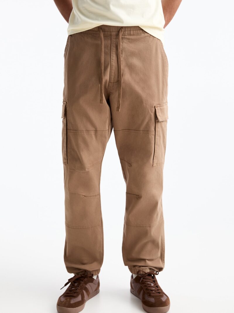 Pull&Bear Pantaloni cu buzunare  maro mokka