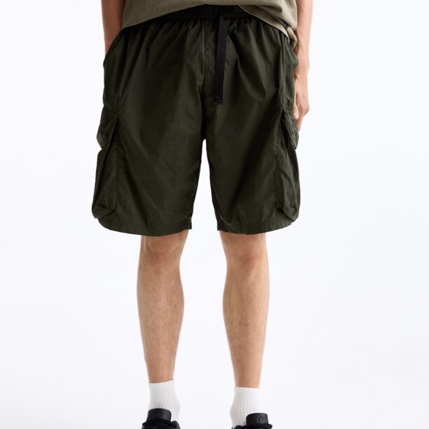 Pull&Bear Pantaloni cu buzunare  verde pin