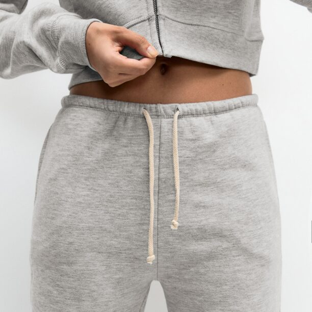 Preţ Pull&Bear Pantaloni  gri