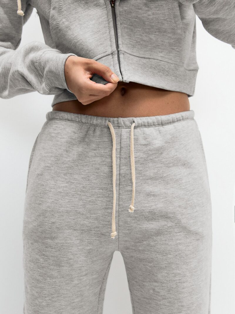 Preţ Pull&Bear Pantaloni  gri