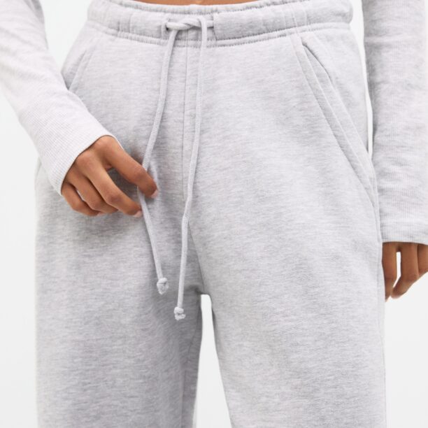 Preţ Pull&Bear Pantaloni  gri