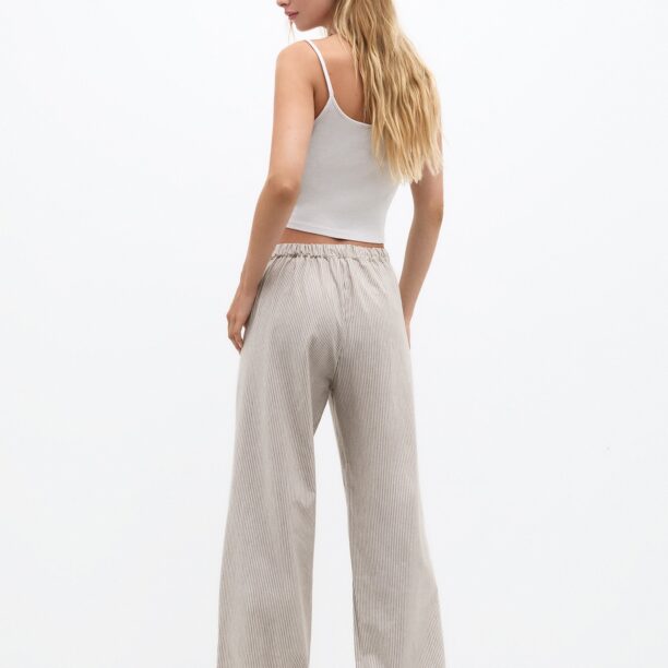 Pull&Bear Pantaloni  gri taupe / alb preţ