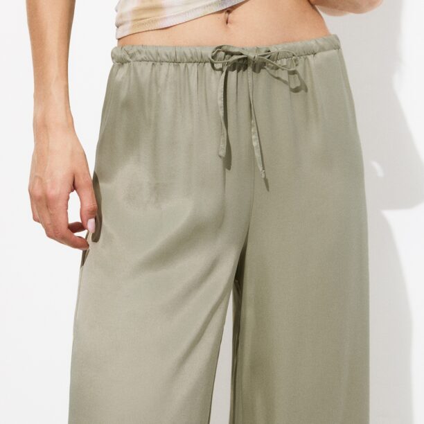 Preţ Pull&Bear Pantaloni  kaki