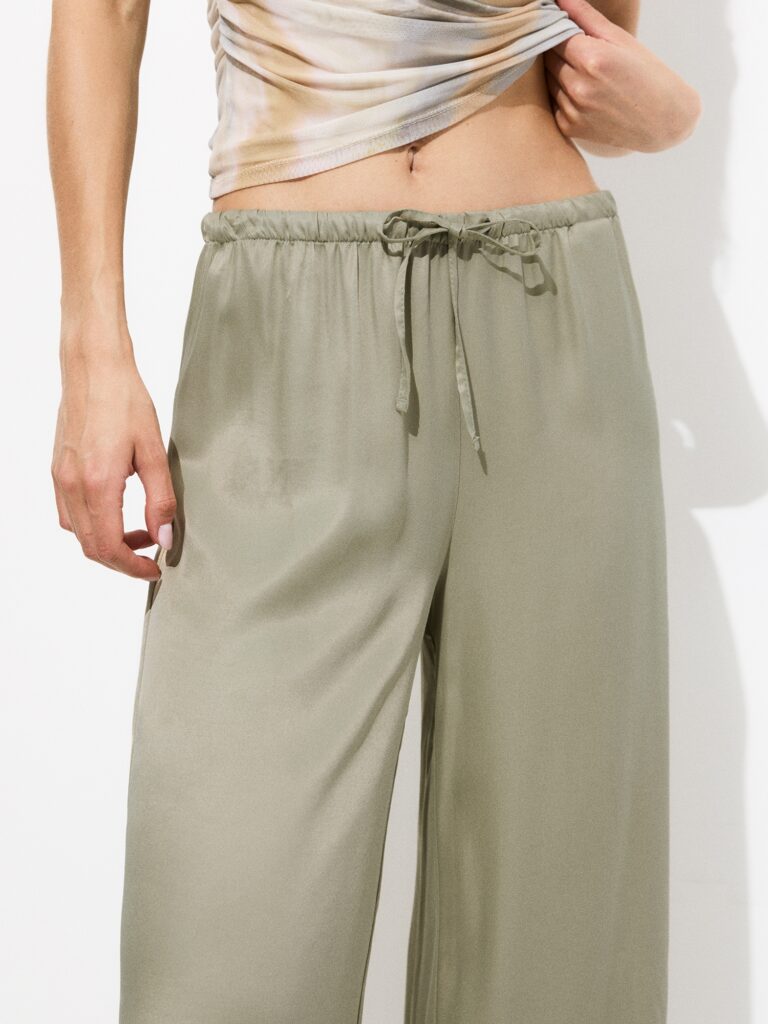 Preţ Pull&Bear Pantaloni  kaki