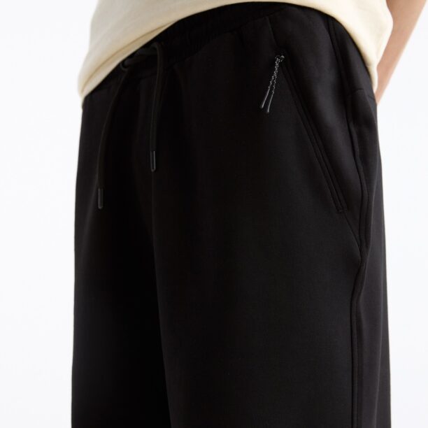 Preţ Pull&Bear Pantaloni  negru