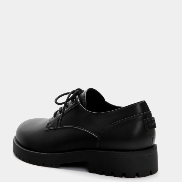 Cumpăra Pull&Bear Pantofi cu șireturi  negru