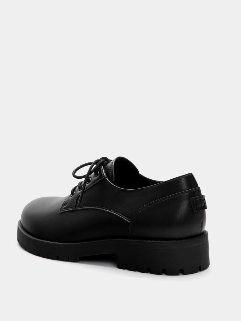 Cumpăra Pull&Bear Pantofi cu șireturi  negru