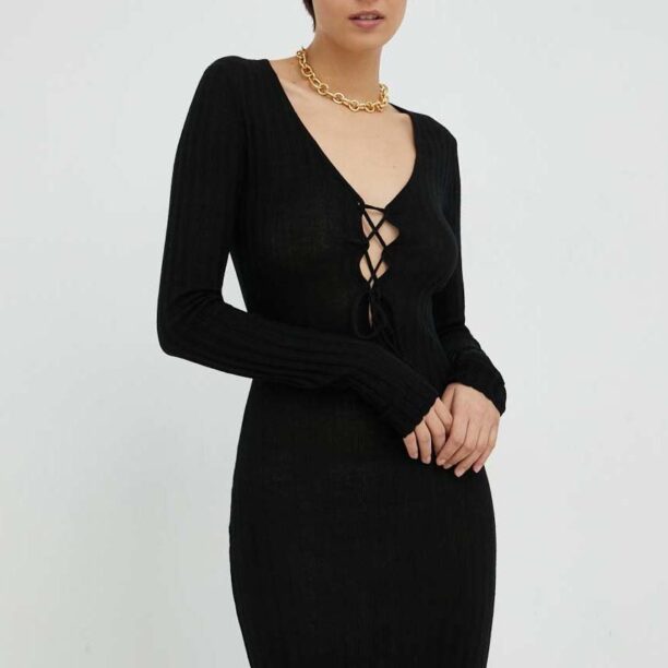 Résumé rochie din lana culoarea negru