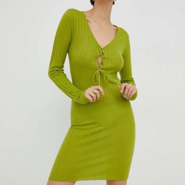 Résumé rochie din lana culoarea verde