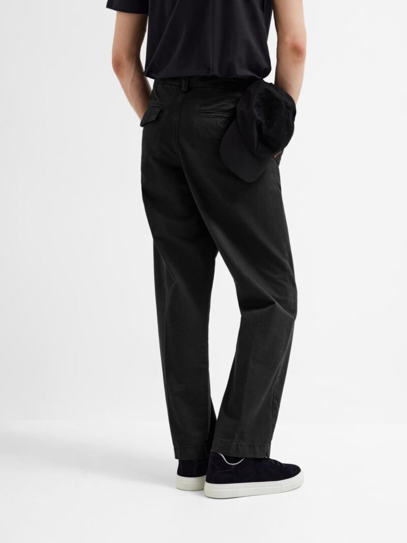 Preţ SELECTED HOMME Pantaloni cutați  negru