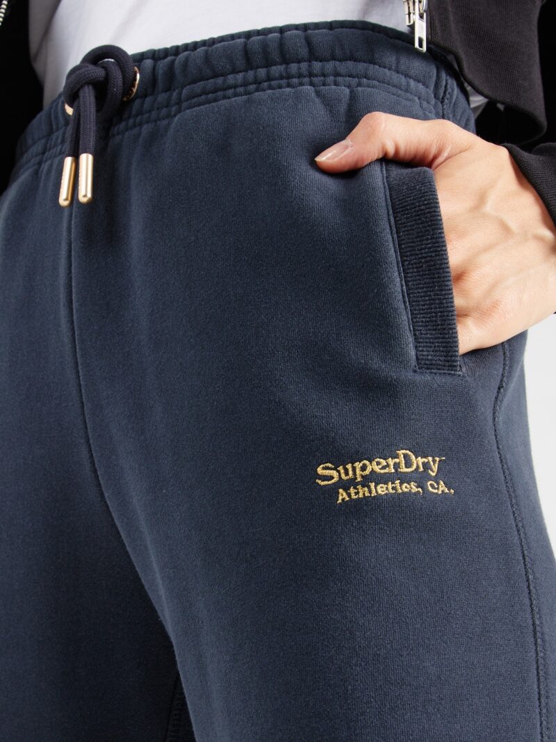 Preţ Superdry Pantaloni 'Essential'  bleumarin / galben închis