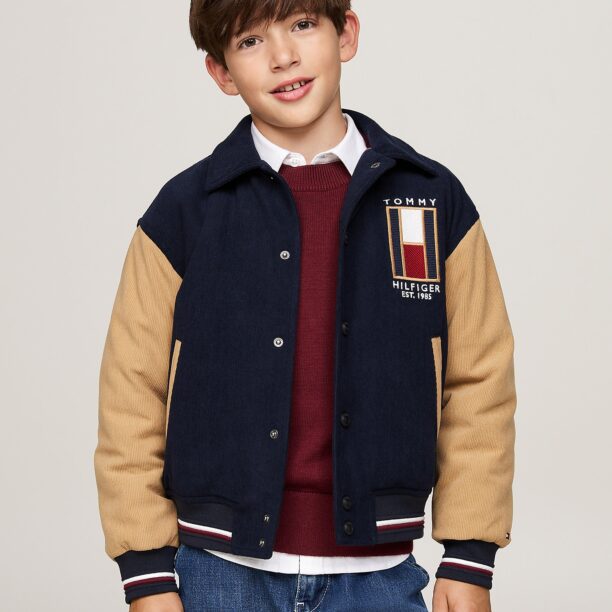 TOMMY HILFIGER Geacă de primăvară-toamnă  bleumarin / maro cappuccino / rubiniu / alb preţ