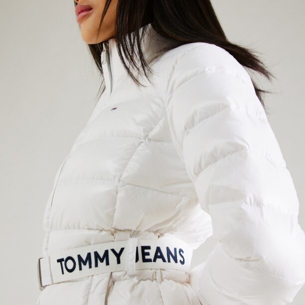 Preţ Tommy Jeans Geacă de iarnă  bleumarin / alb