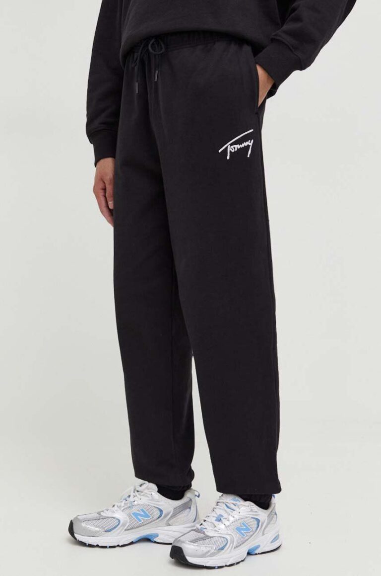 Tommy Jeans pantaloni de trening din bumbac culoarea negru