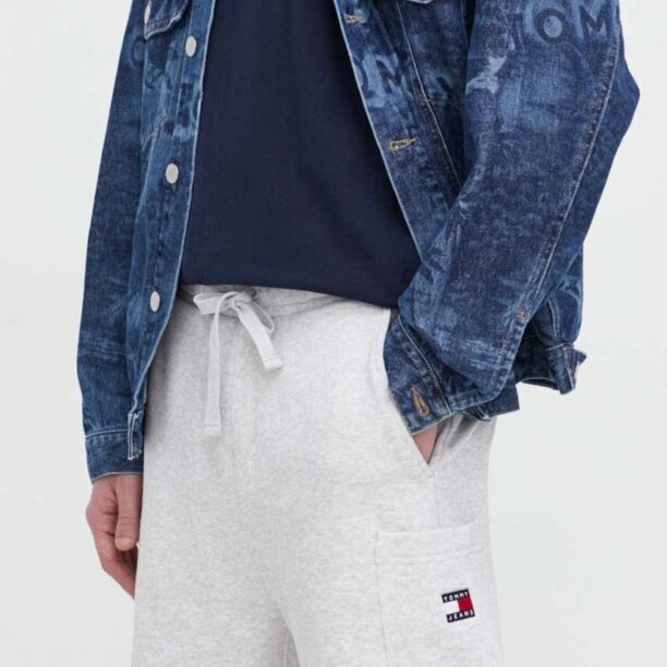 Tommy Jeans pantaloni scurți din bumbac culoarea gri DM0DM18479