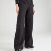 Trendyol Pantaloni cutați  negru