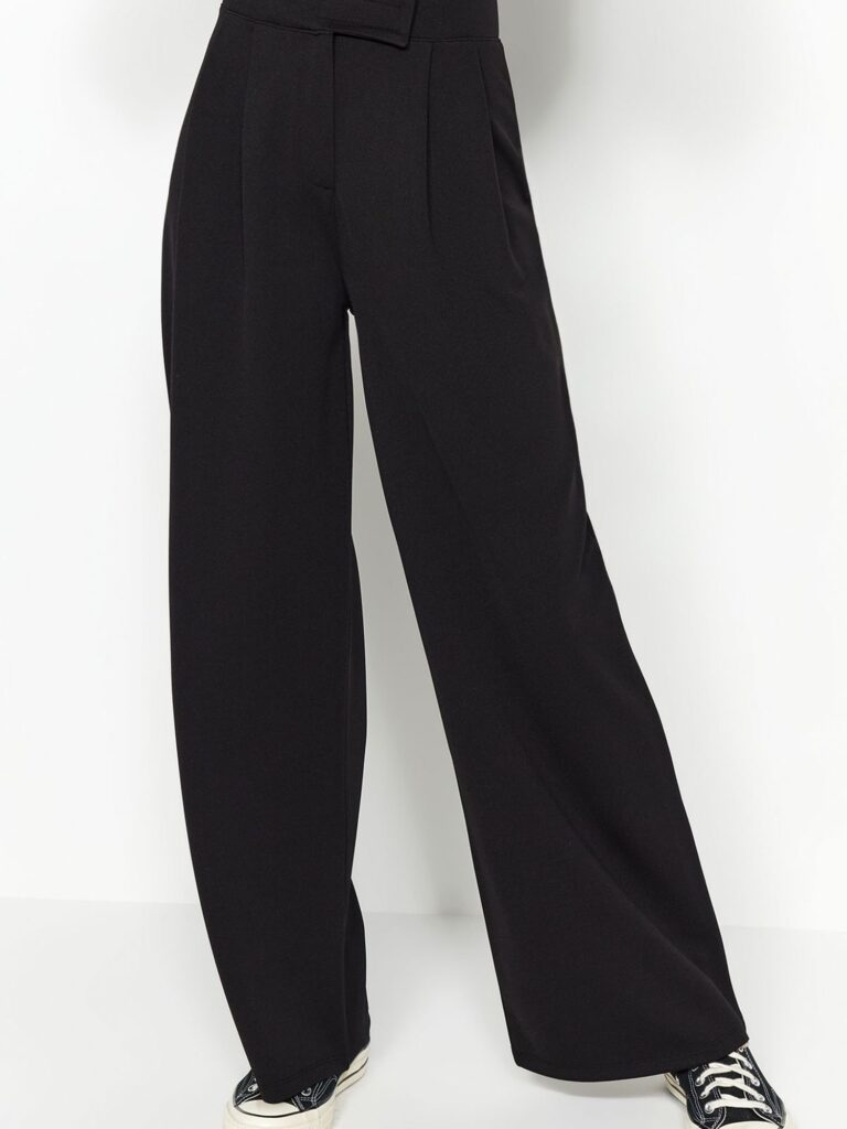 Trendyol Pantaloni cutați  negru