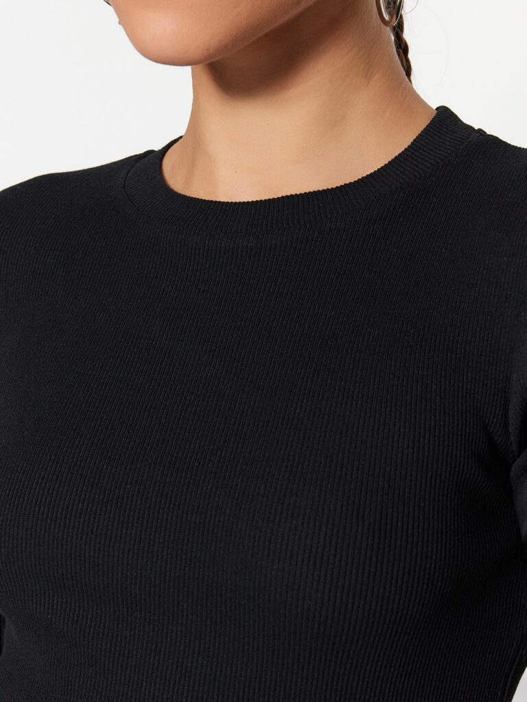 Preţ Trendyol Tricou  negru