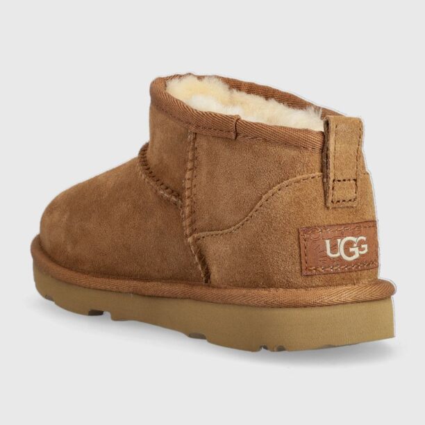 UGG cizme de zapada din piele intoarsa Classic Ultra Mini culoarea maro preţ