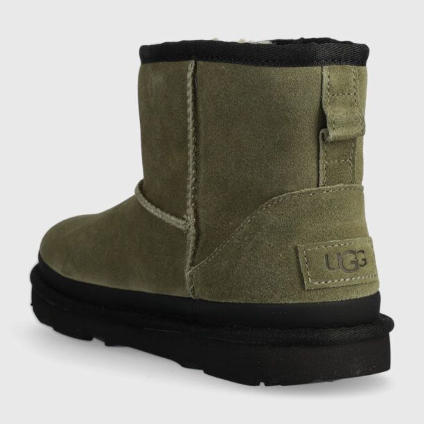 UGG cizme de zapada din piele intoarsa KIDS CLASSIC MINI ZIPPER TAPE L culoarea verde preţ