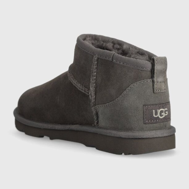 UGG cizme de zapada din piele intoarsa KIDS CLASSIC ULTRA MINI culoarea gri preţ