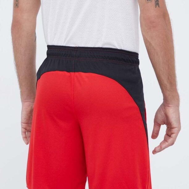 Under Armour pantaloni scurți de antrenament Baseline culoarea rosu preţ