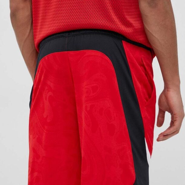 Under Armour pantaloni scurți de antrenament Heatwave Hoops culoarea rosu preţ