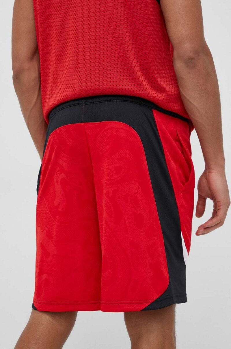 Under Armour pantaloni scurți de antrenament Heatwave Hoops culoarea rosu preţ