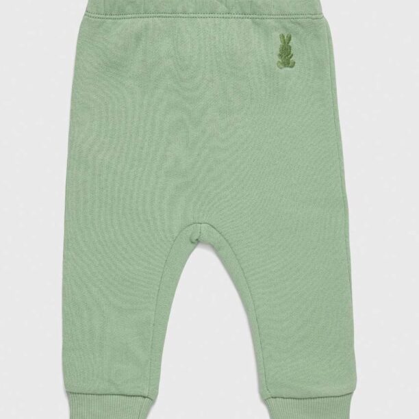 United Colors of Benetton pantaloni din bumbac pentru bebeluși culoarea verde