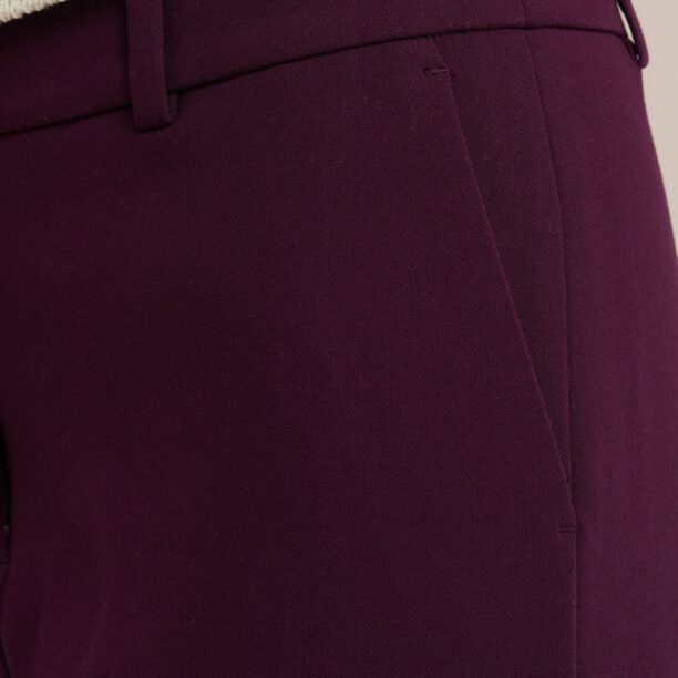 Preţ WE Fashion Pantaloni cu dungă  roșu bordeaux / roşu închis