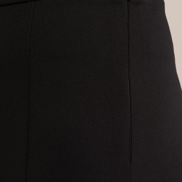 Preţ WE Fashion Pantaloni  negru