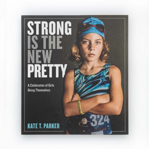 Workman Publishing carte Strong Is the New Pretty