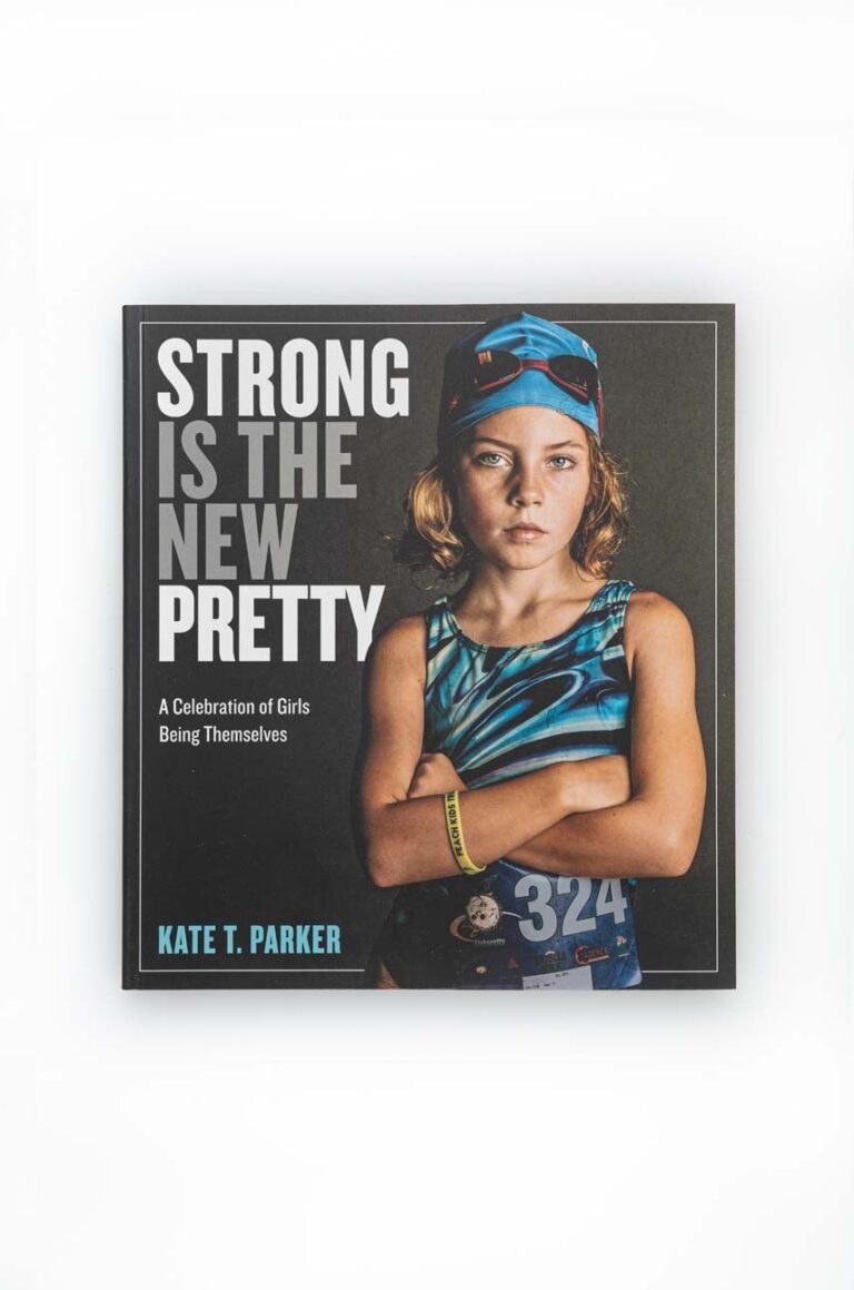 Workman Publishing carte Strong Is the New Pretty