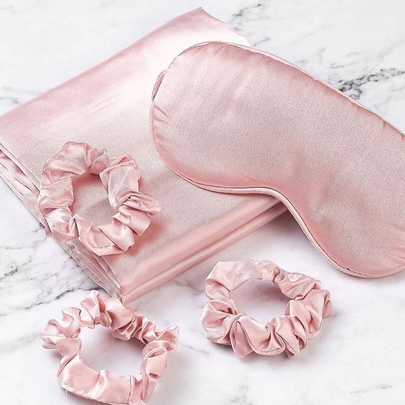 Zoë Ayla set accesorii de dormit Silky Sleep Set in Pink 5-pack preţ