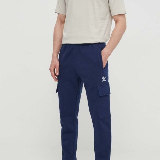 adidas Originals pantaloni de trening Trefoil Essentials Cargo Pants cu imprimeu