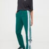 adidas Originals pantaloni de trening culoarea verde