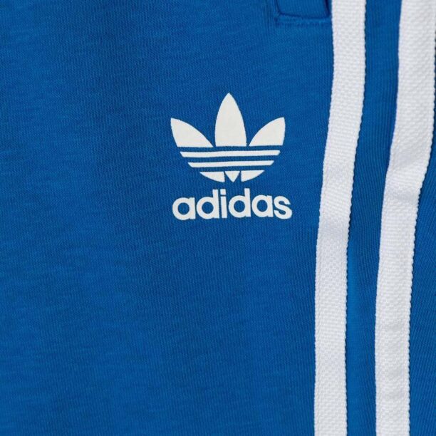 adidas Originals pantaloni de trening pentru copii TREFOIL PANTS cu imprimeu preţ