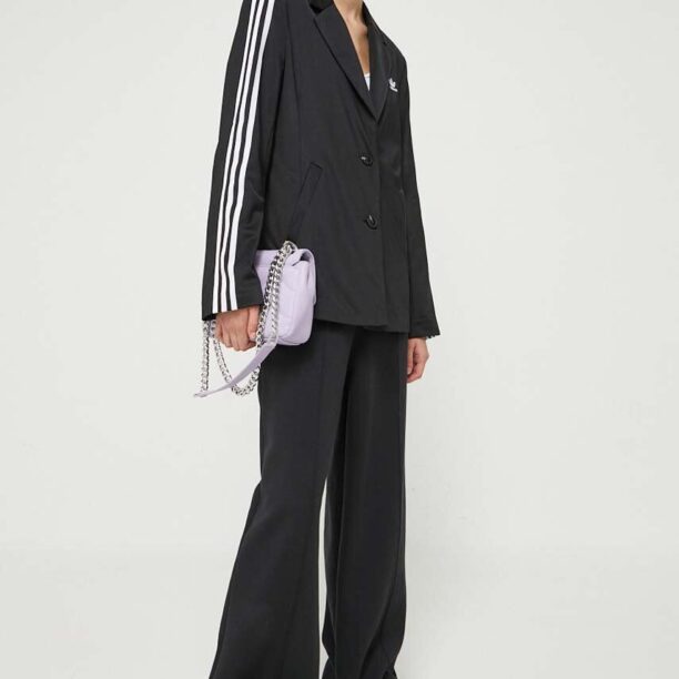 adidas Originals sacou culoarea negru