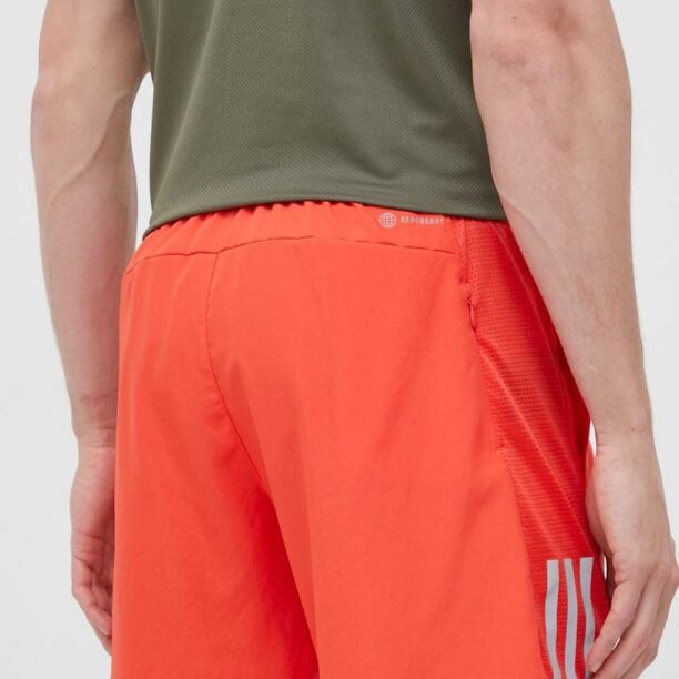 adidas Performance pantaloni scurți de alergare Own the Run culoarea rosu preţ