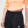 adidas Performance pantaloni scurți de antrenament culoarea negru