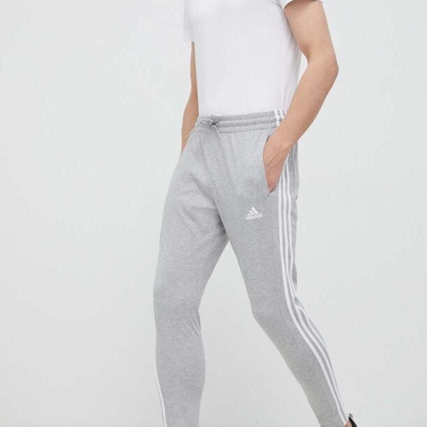 adidas pantaloni de antrenament Essentials culoarea gri