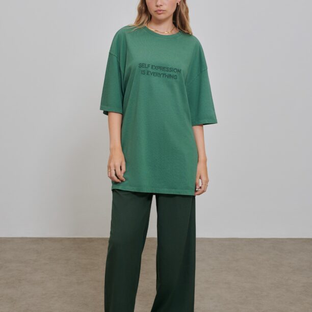 Preţ florence by mills exclusive for ABOUT YOU Tricou 'Contentment'  verde pin